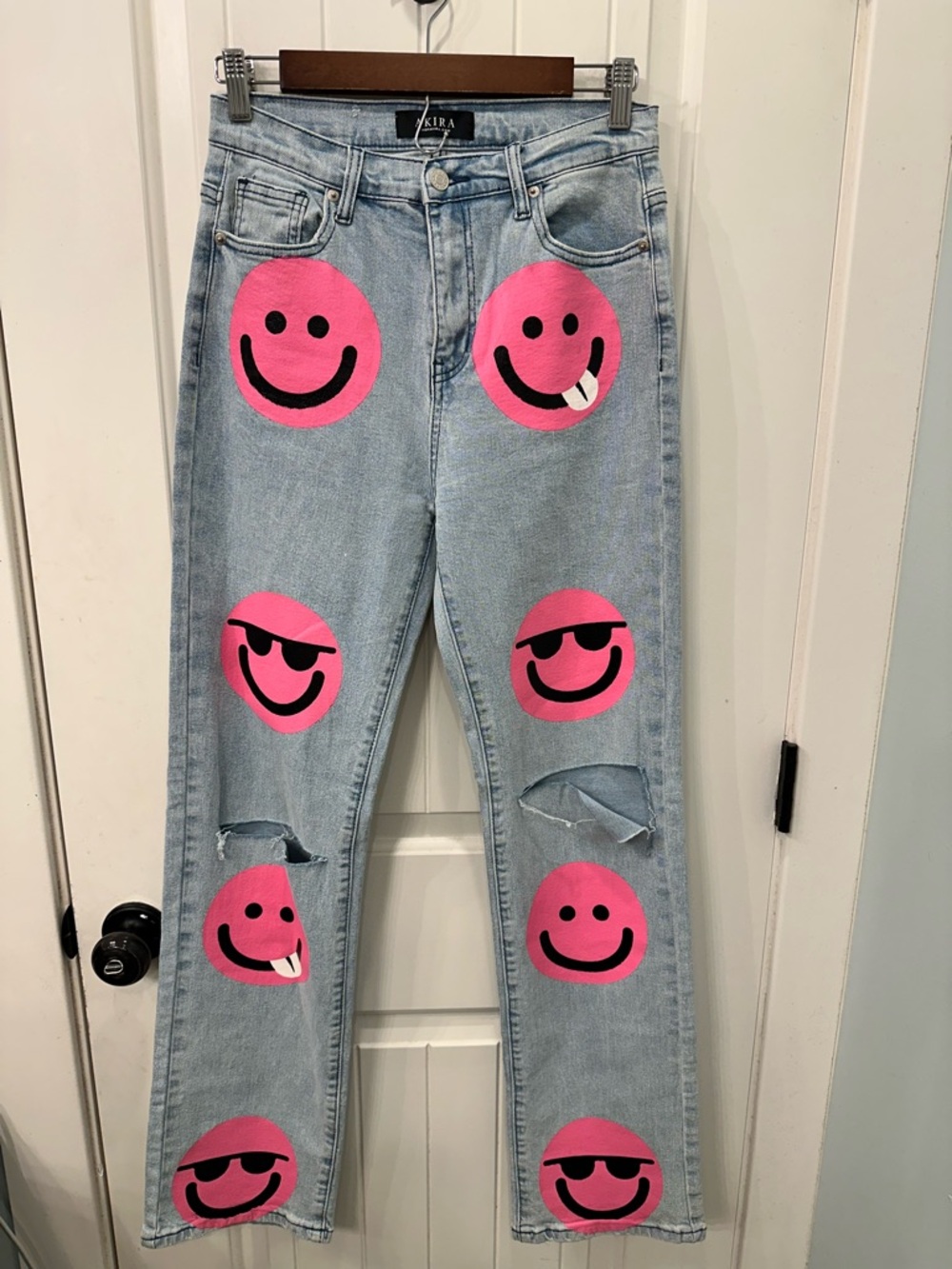 Akira Pink Smiley Face Distressed Straight Leg High Rise Jeans Light Wash 5 26